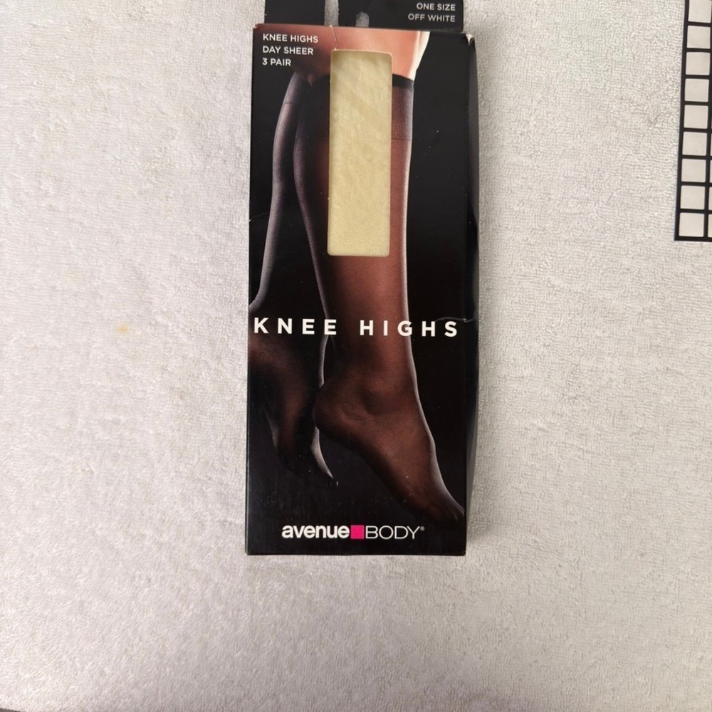 Avenue Body Off White Day Sheer Knee Highs 3 Pair Pack One Size Fits 10-13
